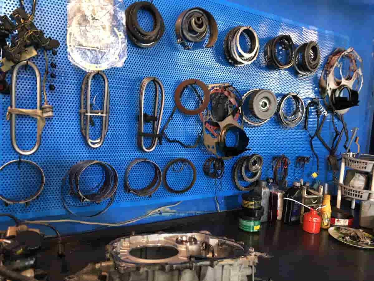 بررسی سنسورها و ECU برای رفع تاخیر در تعویض دنده